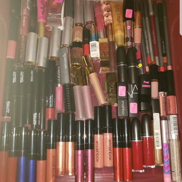 New High End Makeup & Skincare Mystery Box - Picture 2 of 5